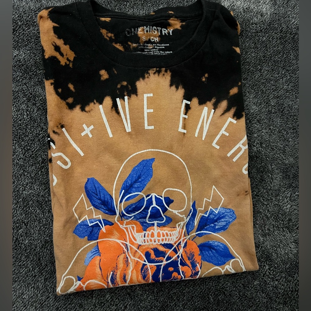 BRAND NEW small women’s tee